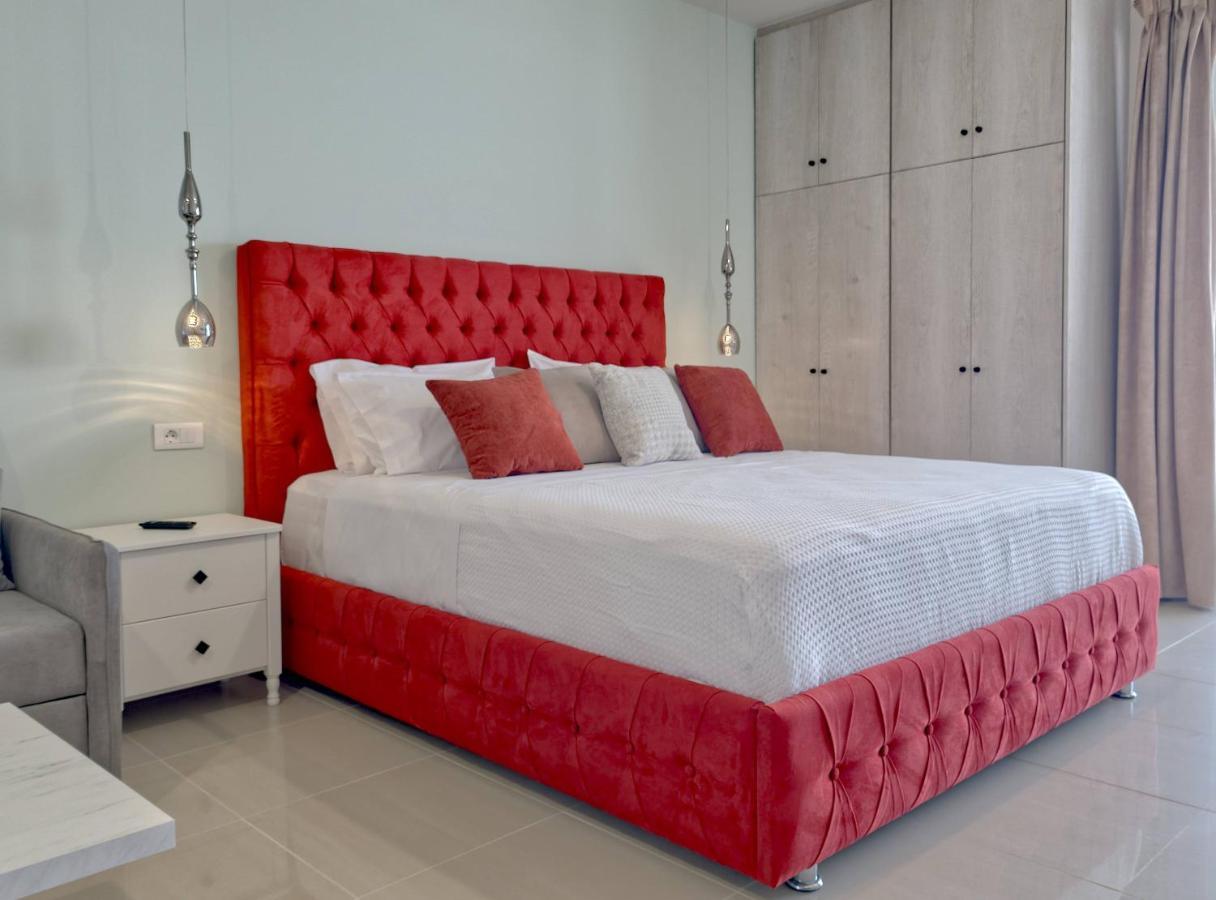 Epipleon Luxury Suites -102- Δωμάτιο 45Τμ Με Βεράντα 35Τμ Μπροστά Στη Θάλασσα นาฟปาคตอส ภายนอก รูปภาพ