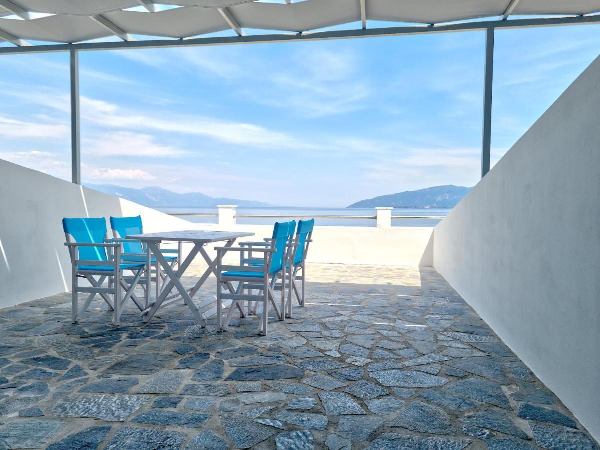 Epipleon Luxury Suites -102- Δωμάτιο 45Τμ Με Βεράντα 35Τμ Μπροστά Στη Θάλασσα นาฟปาคตอส ภายนอก รูปภาพ