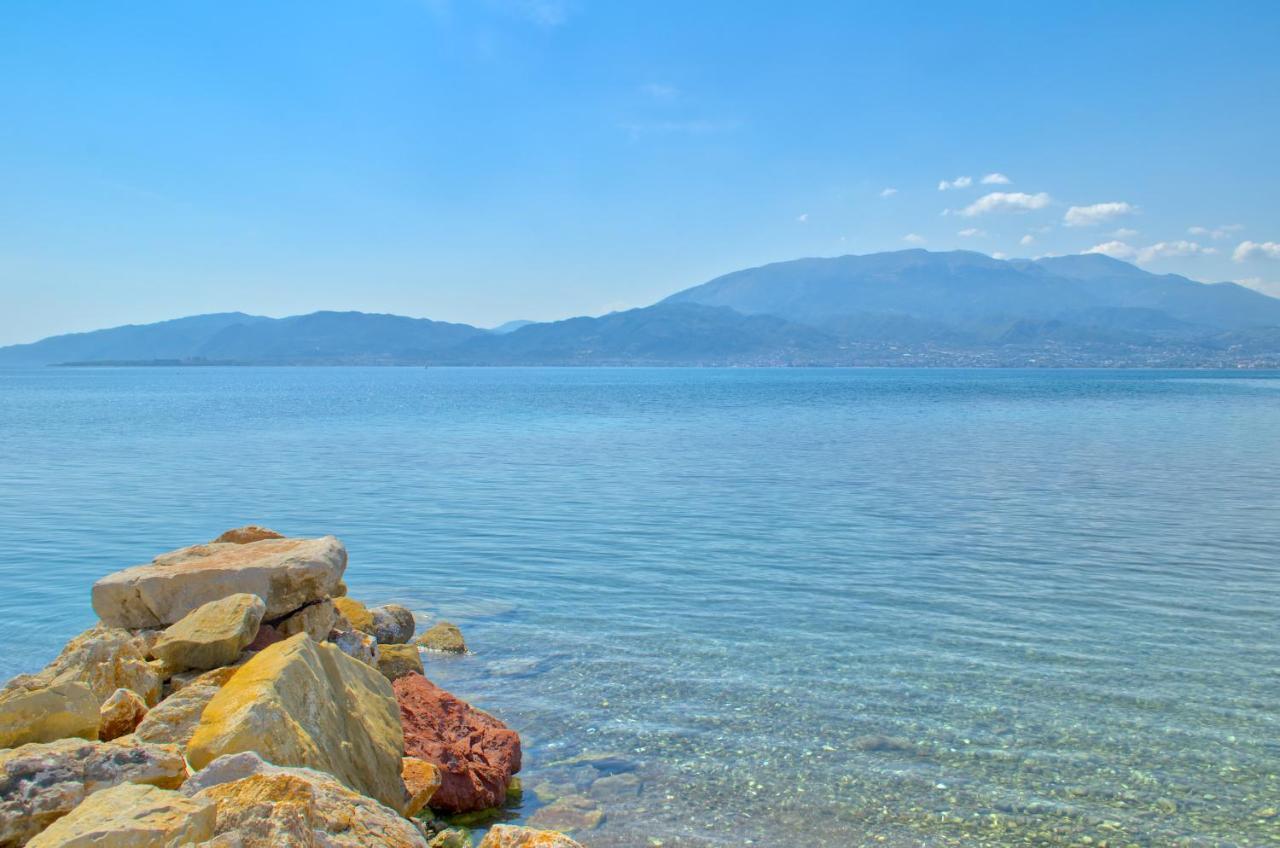 Epipleon Luxury Suites -102- Δωμάτιο 45Τμ Με Βεράντα 35Τμ Μπροστά Στη Θάλασσα นาฟปาคตอส ภายนอก รูปภาพ